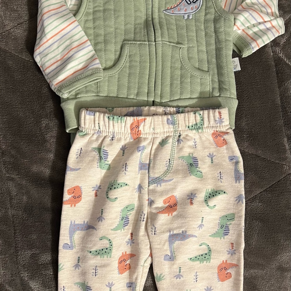 Dinosaur-Themed Kids Matching Set - Green and Cream